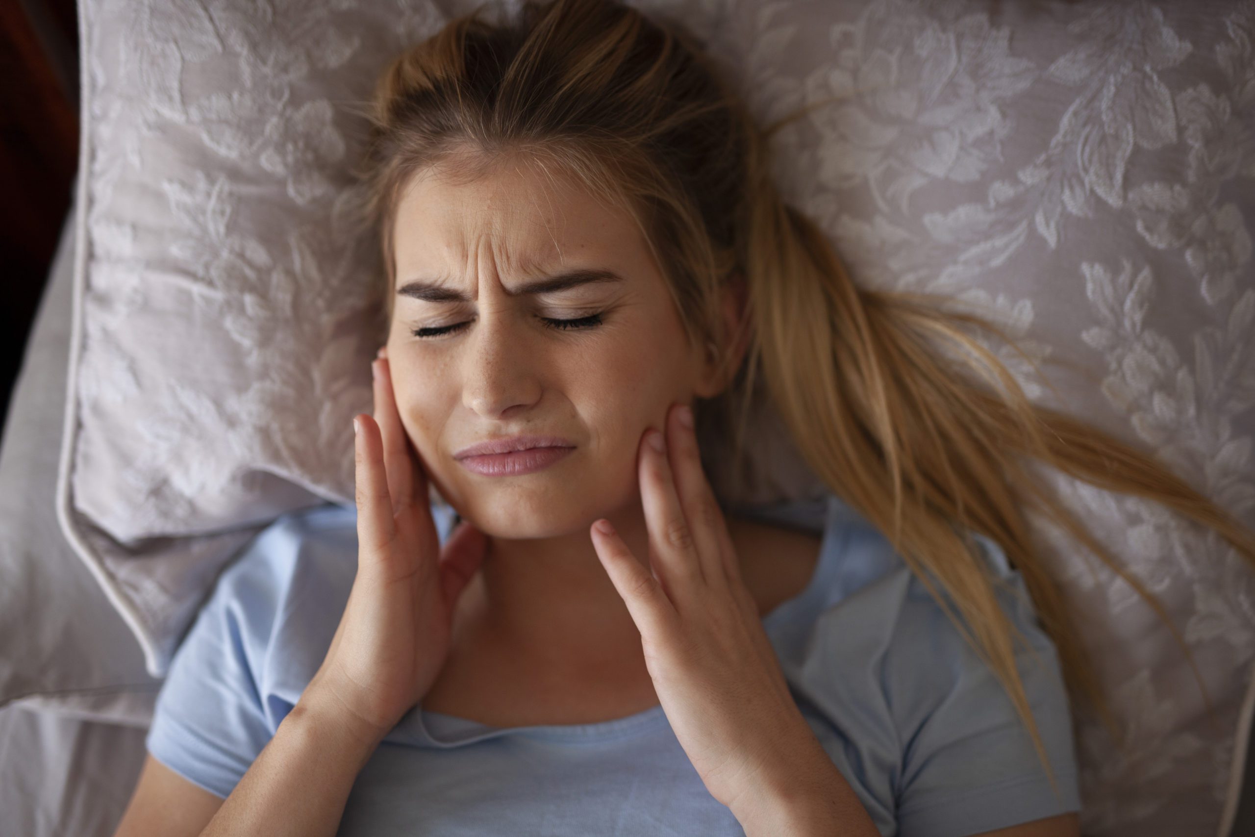 Jaw pain after waking up or sleeping, TMJ Bruxisum, teeth grinding